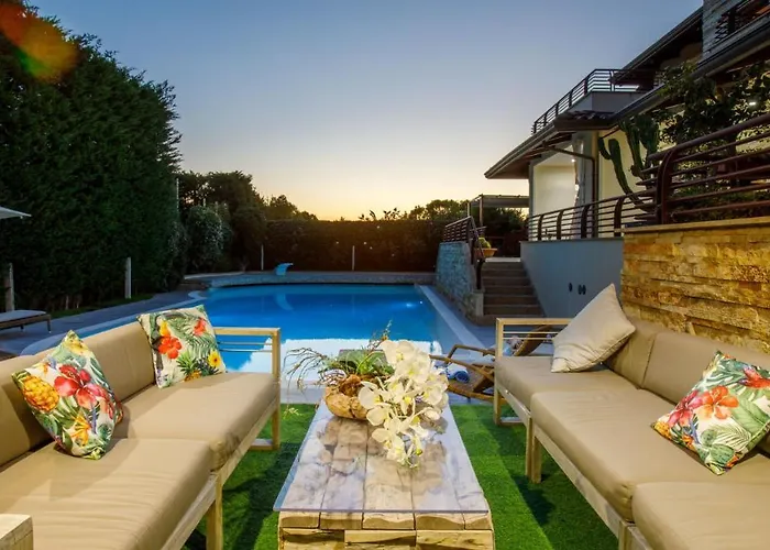 Alais 8, Emma 빌라