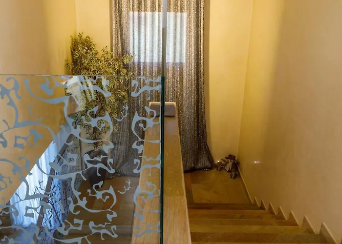 Alais 8, Emma 빌라 *