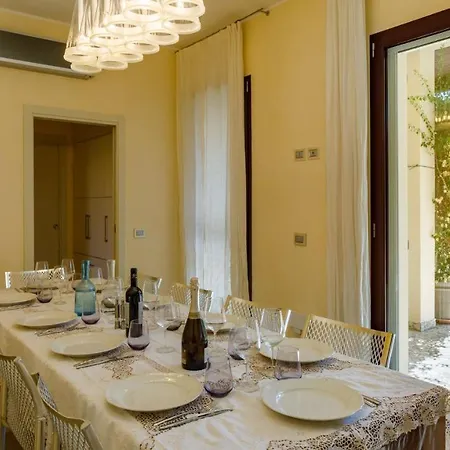 Alais 8, Emma Villa Rimini