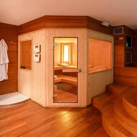 Alais 8, Emma Villa *