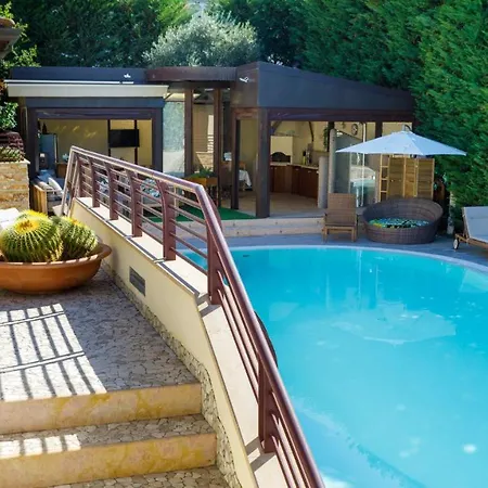 Alais 8, Emma Villa Rimini