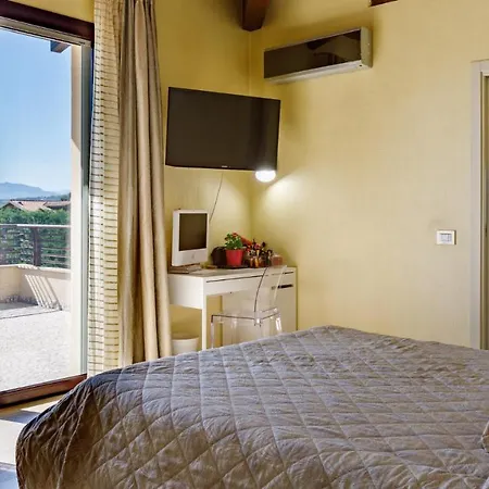 Alais 8, Emma Villa Rimini