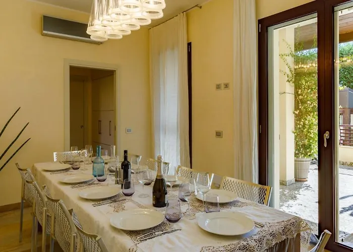 Alais 8, Emma Villa Rímini