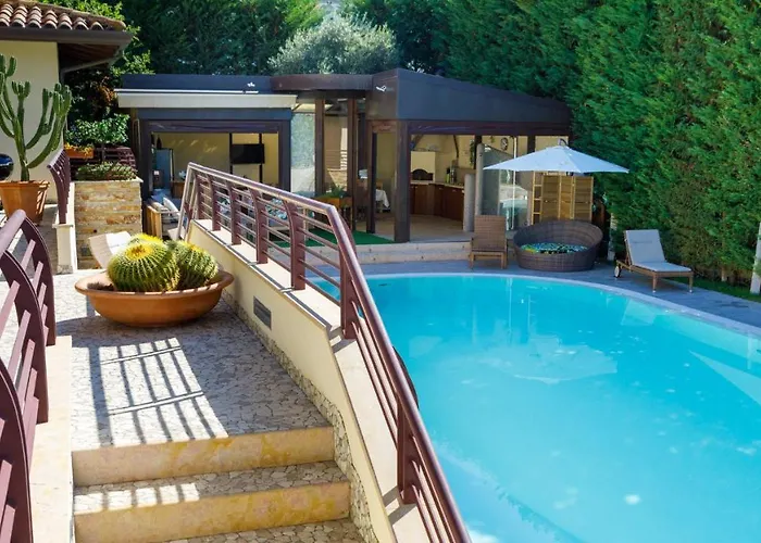 Alais 8, Emma Willa Rimini