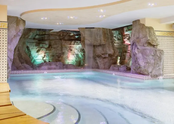 Alais 8, Emma Villa Rímini