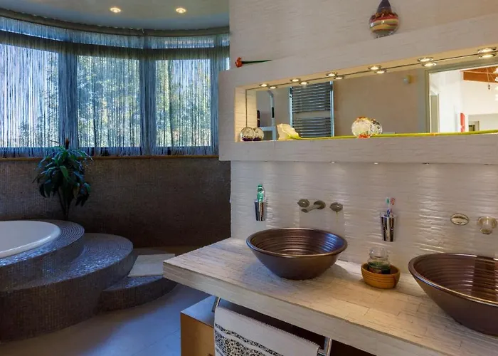 Alais 8, Emma Villa Rímini