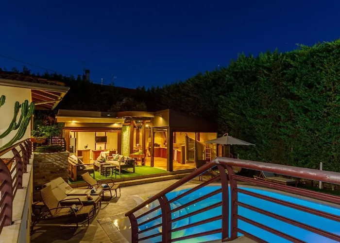 Alais 8, Emma Villa Rimini