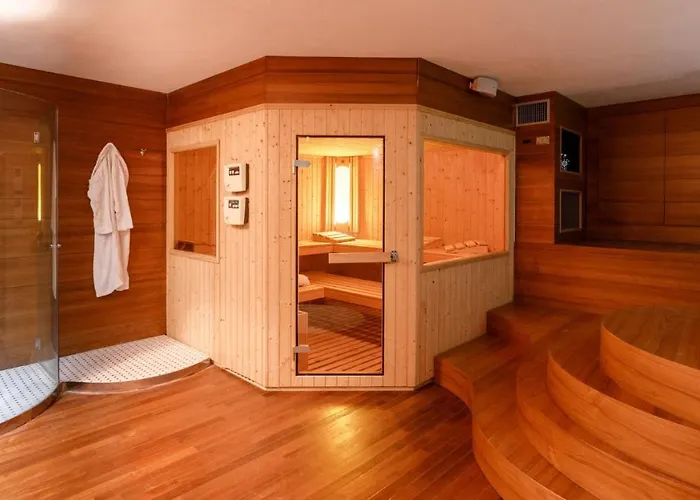 Alais 8, Emma Villa *